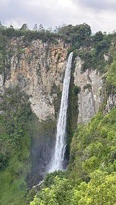 Air Terjun Sipiso-Piso - Gondrong Tour