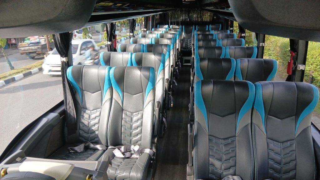 Interior Luas Sewa Bus Pariwisata Medan - Gondrong Tour