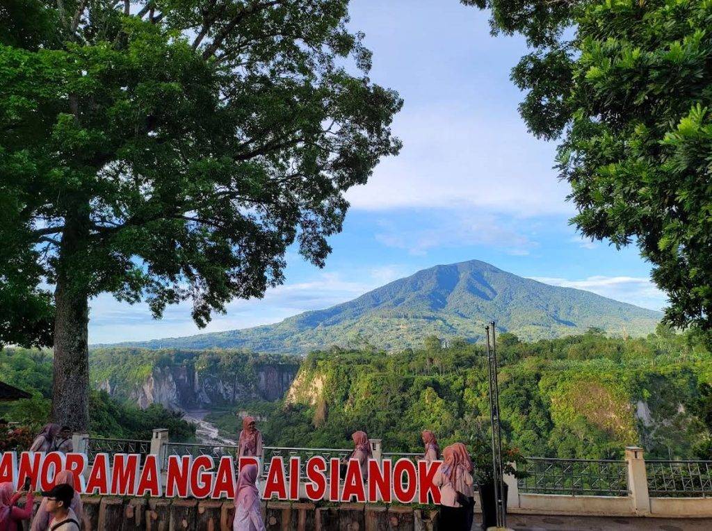 Panorama Ngarai Sianok - Gondrong Tour