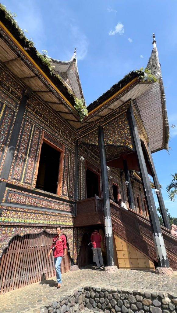 Arsitektur Rumah Adat Minangkabau - Gondrong Tour