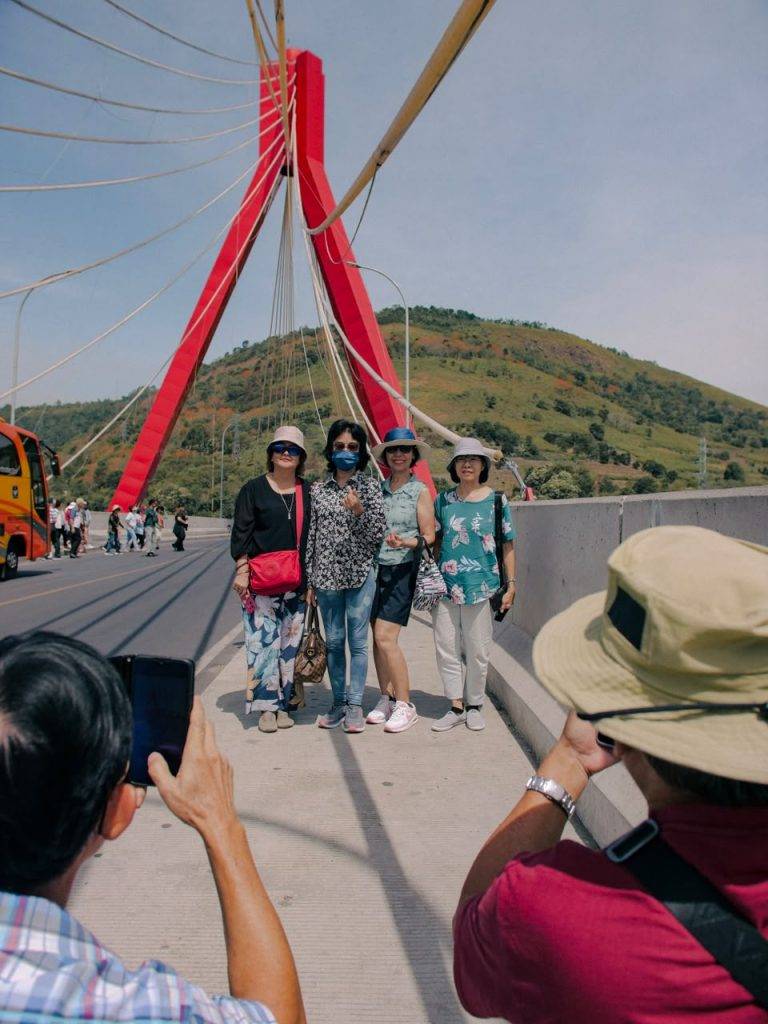Apa Daya Tarik Jembatan Tano Ponggol Samosir - Gondrong Tour