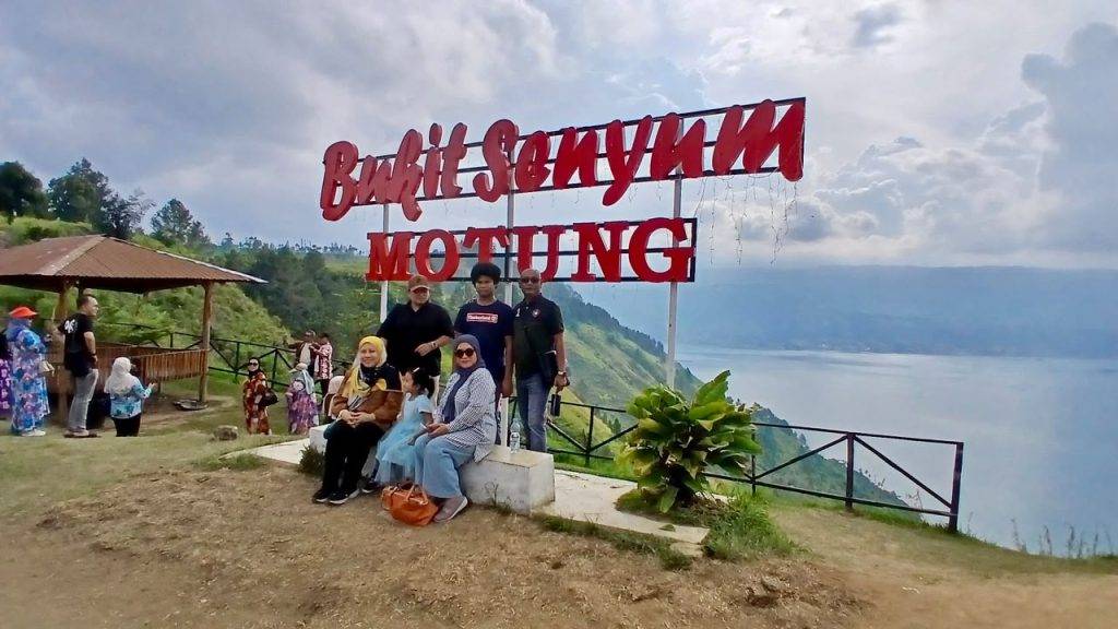 Bukit Senyum Motung - Gondrong Tour