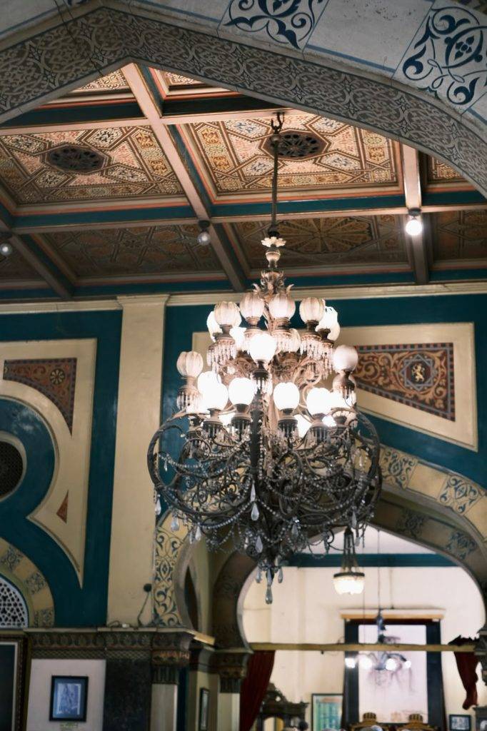Lampu Otentik di Istana Maimun - Gondrong Tour