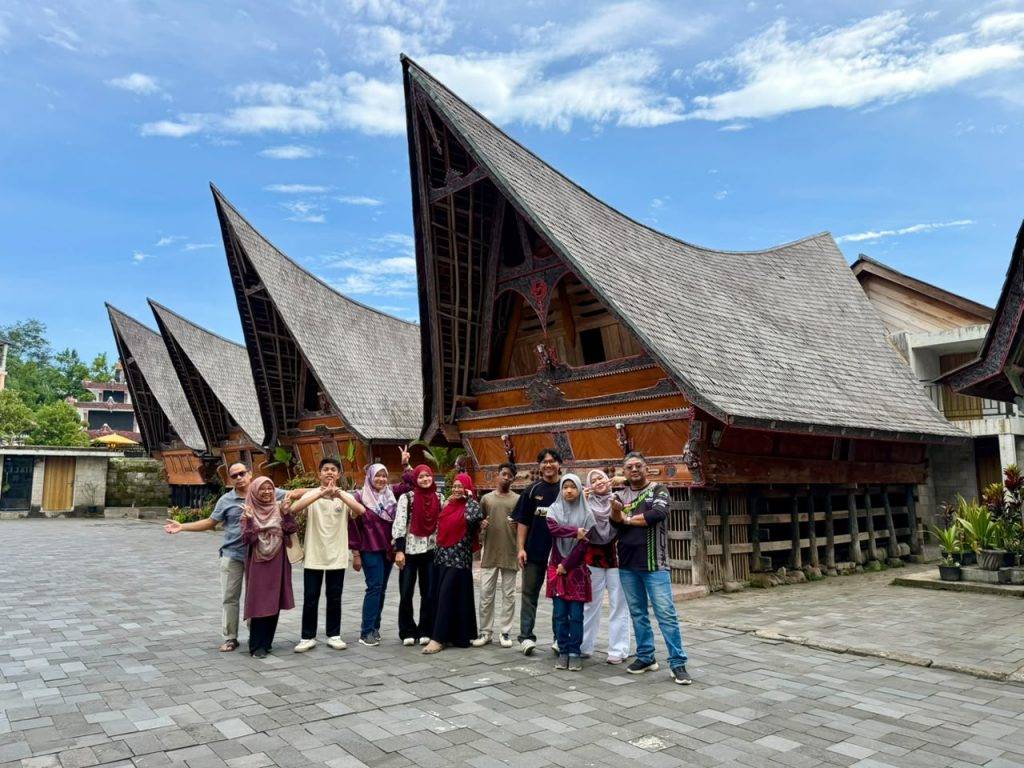 8 Rumah Adat Sumatera Utara