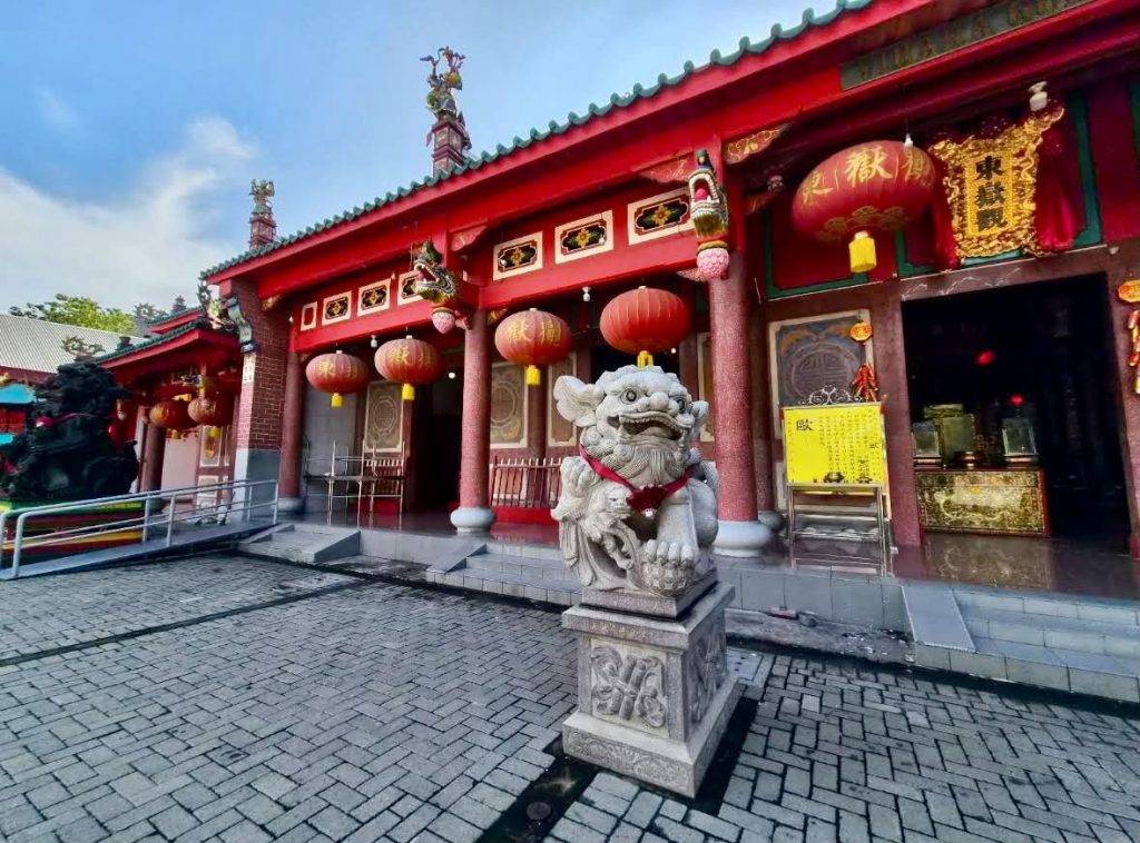 Foto Ikonik Vihara Gunung Timur - Gondrong Tour