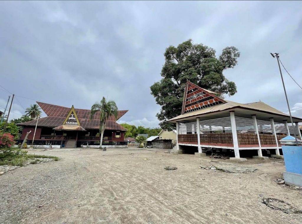 Rumah Adat Angkola - Gondrong Tour