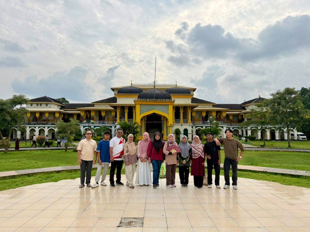 Rumah Adat Melayu Sumatera Utara - Gondrong Tour