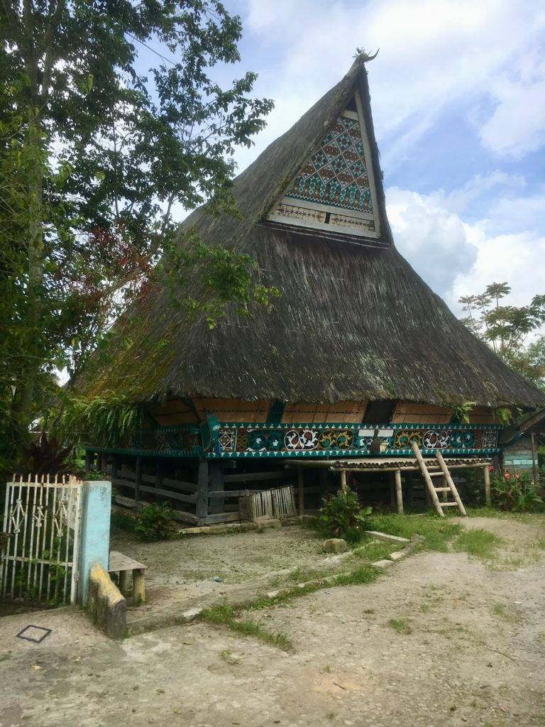 Siwaluh Jabu Rumah Adat Batak Karo - Gondrong Tour