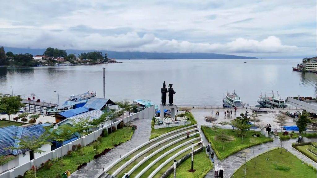 Pantai Bebas Parapat - Gondrong Tour